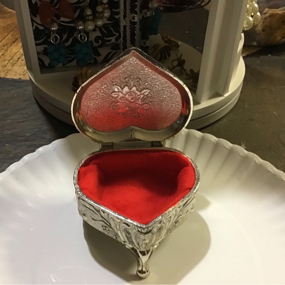 ★❦꒒ik୧⌵♡⌵N୧w❦★ AUCTION PRICE👩🏻‍⚖️ Vintage Heart Shape Jewelry Box - Picture 3 of 5